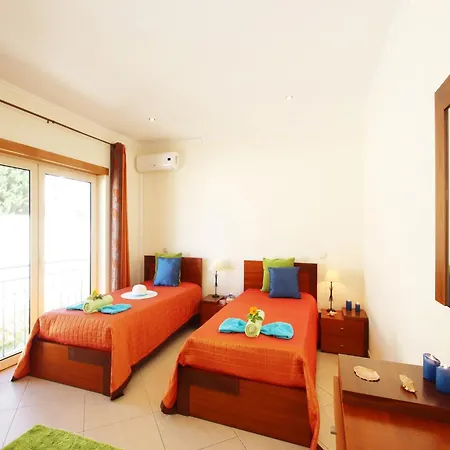 Вилла Villa In Albufeira With Pool Near Beaches Албуфейра