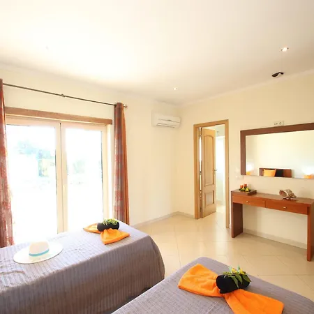 Villa In Albufeira With Pool Near Beaches Албуфейра