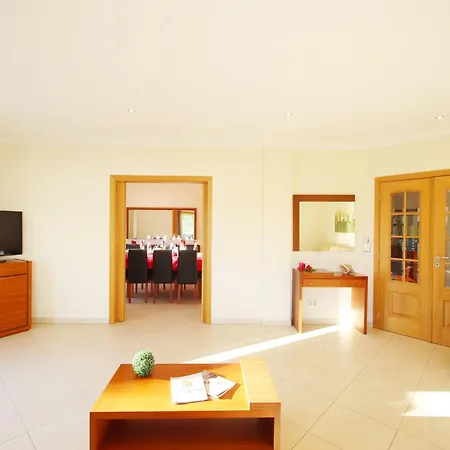 Villa In Albufeira With Pool Near Beaches Вилла *