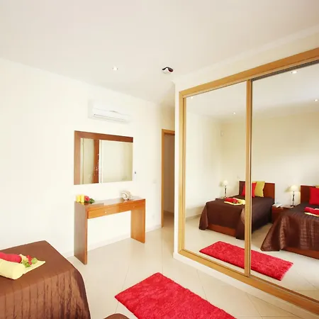 Villa In Albufeira With Pool Near Beaches Вилла Албуфейра