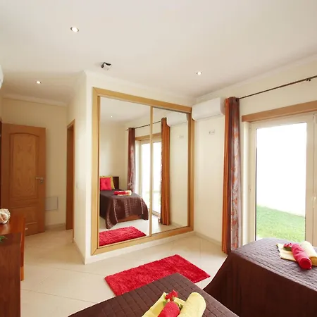 Villa In Albufeira With Pool Near Beaches Вилла *