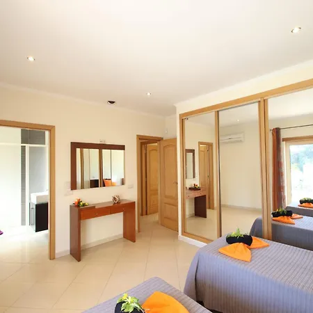 Villa In Albufeira With Pool Near Beaches * Albufeira