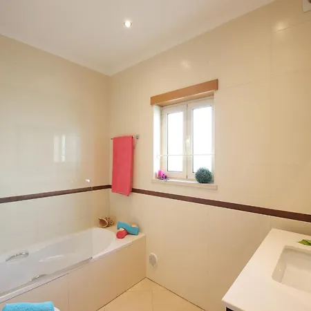 Villa In Albufeira With Pool Near Beaches * Albufeira